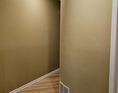 1310 W Fletcher Street - Photo Thumbnail 14