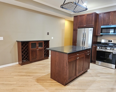 1310 W Fletcher Street - Photo Thumbnail 4