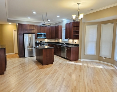 1310 W Fletcher Street - Photo Thumbnail 1