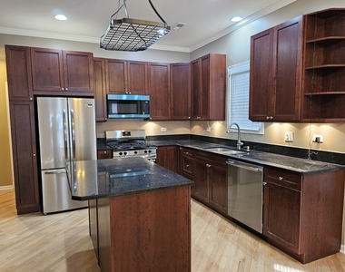 1310 W Fletcher Street - Photo Thumbnail 2
