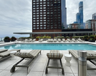 500 N Lake Shore Drive - Photo Thumbnail 10