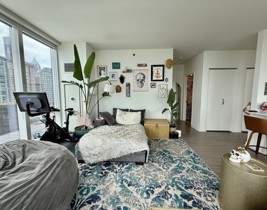 500 N Lake Shore Drive - Photo Thumbnail 7