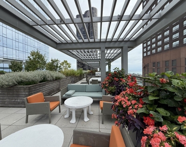500 N Lake Shore Drive - Photo Thumbnail 15