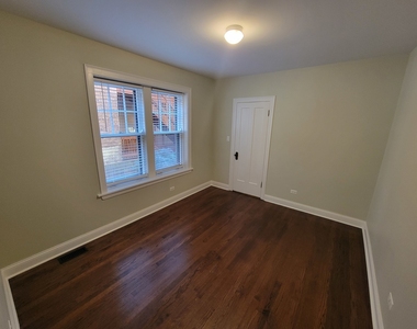 1624 Washington Street - Photo Thumbnail 7