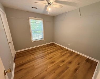 4217 Brownsville Road - Photo Thumbnail 12