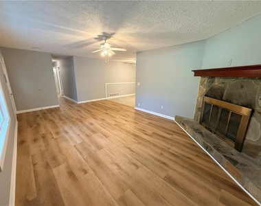 4217 Brownsville Road - Photo Thumbnail 8
