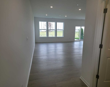 221 Cooney Way - Photo Thumbnail 2