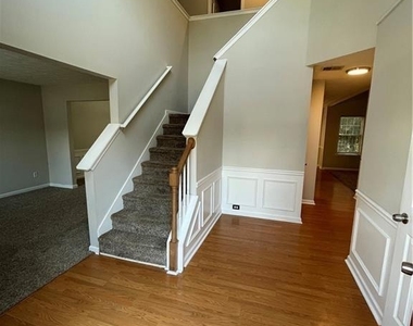 4401 Dickens Court Nw - Photo Thumbnail 2