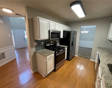 4401 Dickens Court Nw - Photo Thumbnail 8
