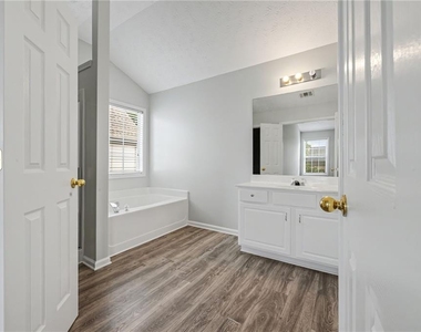 290 Clairidge Lane - Photo Thumbnail 14