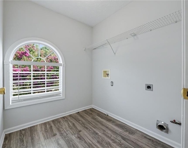 290 Clairidge Lane - Photo Thumbnail 11