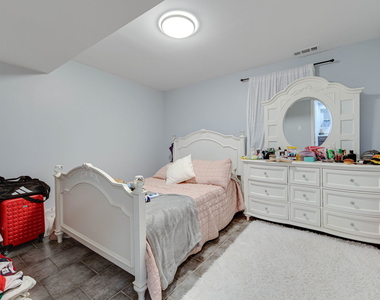 5225 W Melrose Street - Photo Thumbnail 18