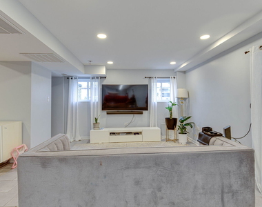5225 W Melrose Street - Photo Thumbnail 4
