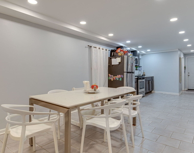 5225 W Melrose Street - Photo Thumbnail 10