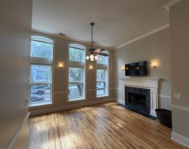 924 W Dakin Street - Photo Thumbnail 1