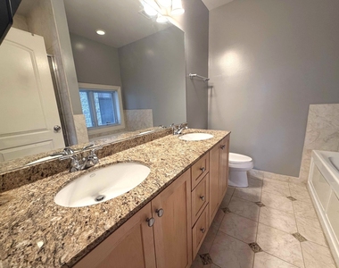 924 W Dakin Street - Photo Thumbnail 7