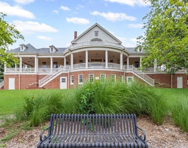 102 S Liberty Street - Photo Thumbnail 16