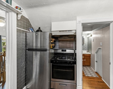 102 S Liberty Street - Photo Thumbnail 5