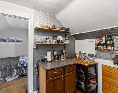 102 S Liberty Street - Photo Thumbnail 6