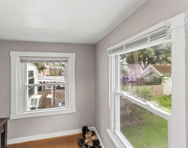 102 S Liberty Street - Photo Thumbnail 3