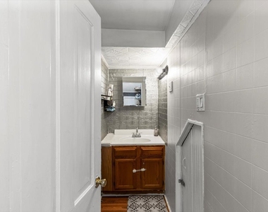 102 S Liberty Street - Photo Thumbnail 9