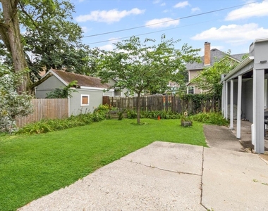 102 S Liberty Street - Photo Thumbnail 12
