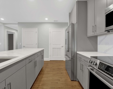 850 N Lake Shore Drive - Photo Thumbnail 13