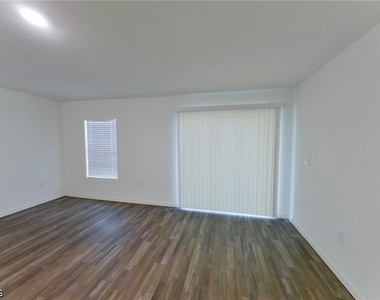 466 Norwood Avenue S - Photo Thumbnail 10