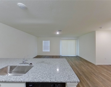 466 Norwood Avenue S - Photo Thumbnail 9