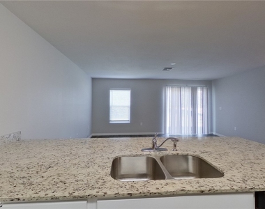 855 Cervantes Street E - Photo Thumbnail 9