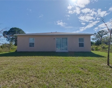 855 Cervantes Street E - Photo Thumbnail 17