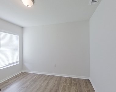 413 Western Avenue S - Photo Thumbnail 7