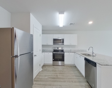 413 Western Avenue S - Photo Thumbnail 1