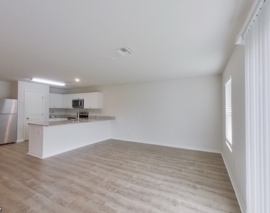 413 Western Avenue S - Photo Thumbnail 3