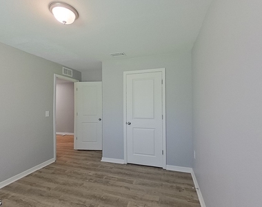 1010 Kaye Street E - Photo Thumbnail 9
