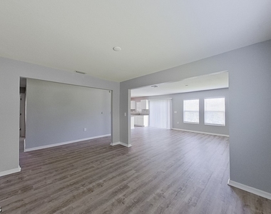 1010 Kaye Street E - Photo Thumbnail 2