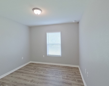 1010 Kaye Street E - Photo Thumbnail 8