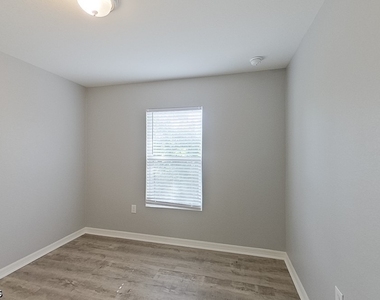1010 Kaye Street E - Photo Thumbnail 10