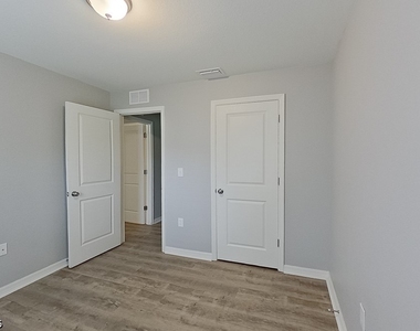 1010 Kaye Street E - Photo Thumbnail 11