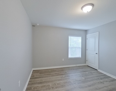 1010 Kaye Street E - Photo Thumbnail 13