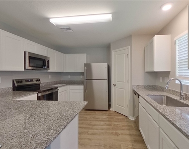 4204 E 5th Street - Photo Thumbnail 7
