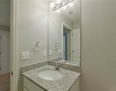 4204 E 5th Street - Photo Thumbnail 12