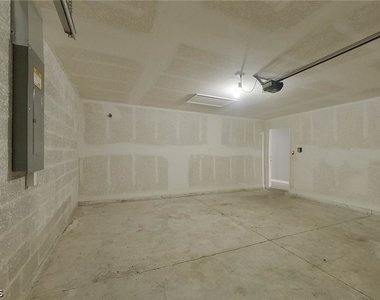 4204 E 5th Street - Photo Thumbnail 22