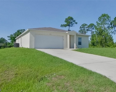 4204 E 5th Street - Photo Thumbnail 2