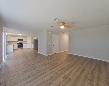 721 Cane Street E - Photo Thumbnail 3