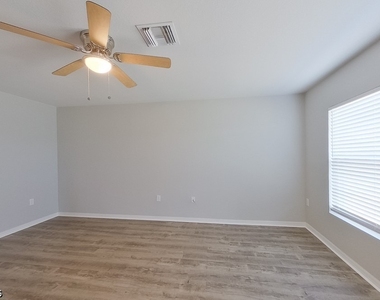721 Cane Street E - Photo Thumbnail 4