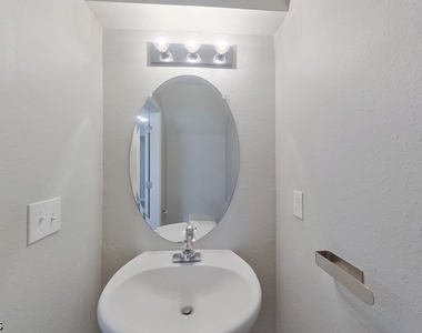 721 Cane Street E - Photo Thumbnail 7