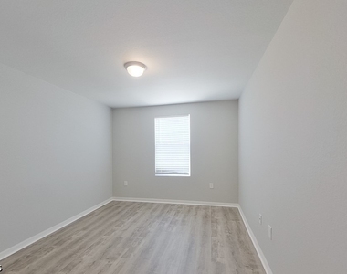 721 Cane Street E - Photo Thumbnail 8
