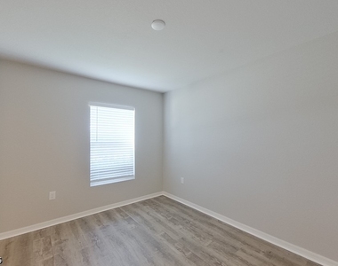 721 Cane Street E - Photo Thumbnail 2