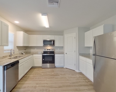 721 Cane Street E - Photo Thumbnail 6